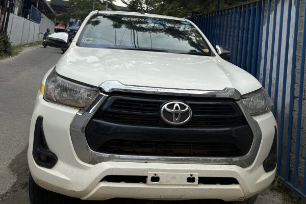 Toyota Hilux 2.4 G DC 4x4 MT 2022 (DP 8930 GK)